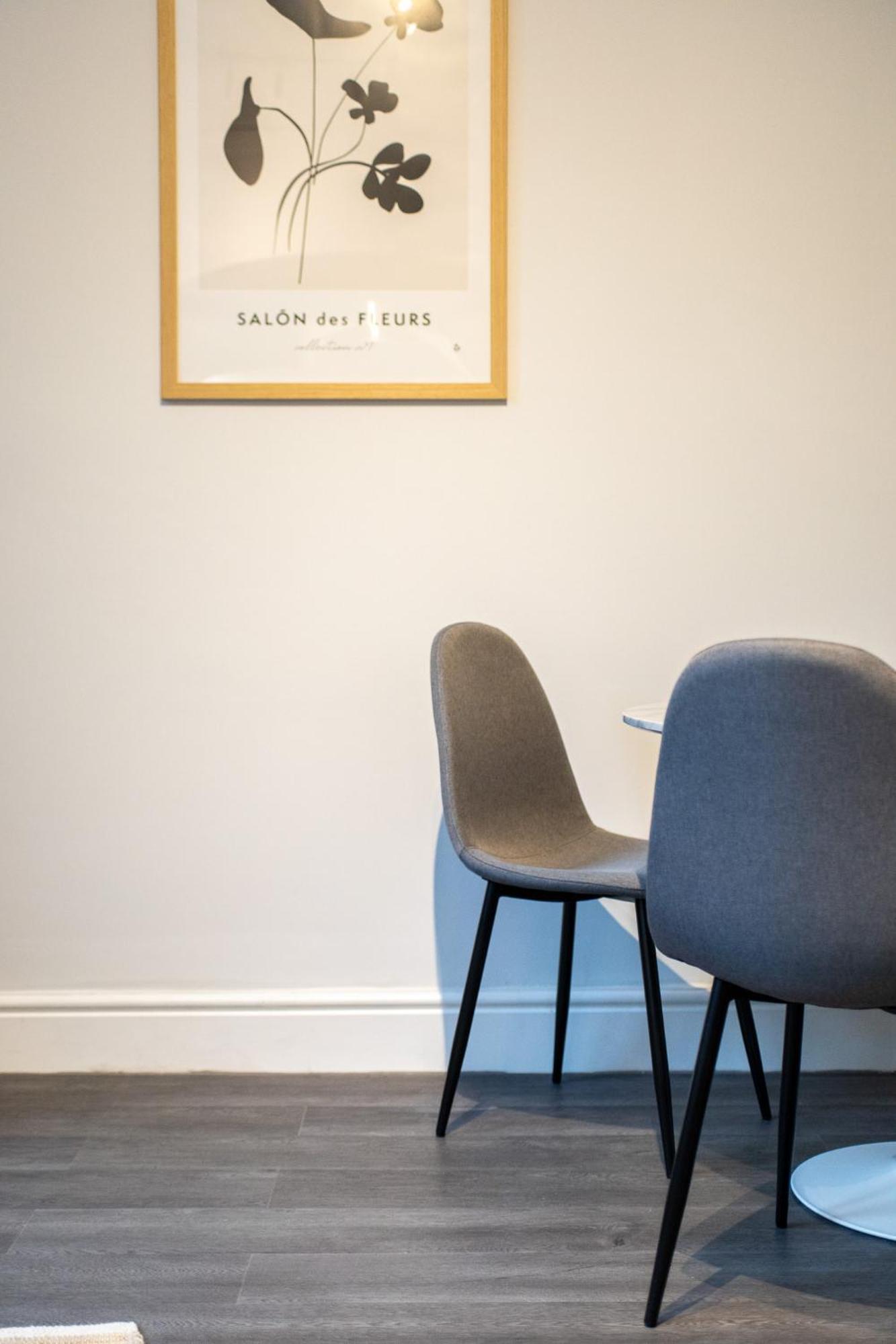 Marsh Lux 3 * Manchester